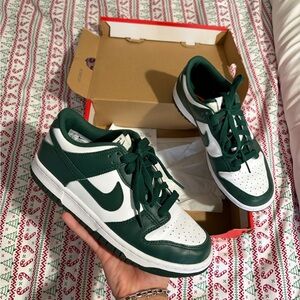 Nike Dunks Michigan size 5Y